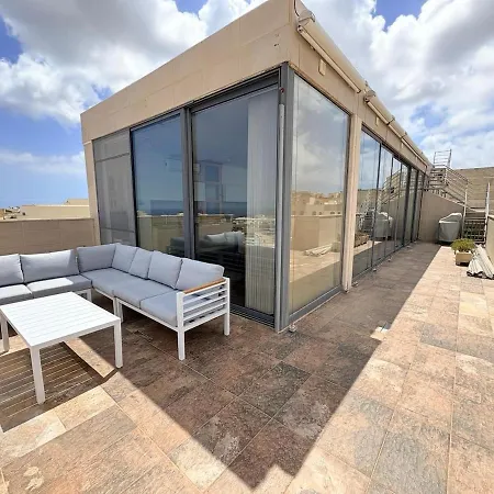 Rokna Corner Penthouse *